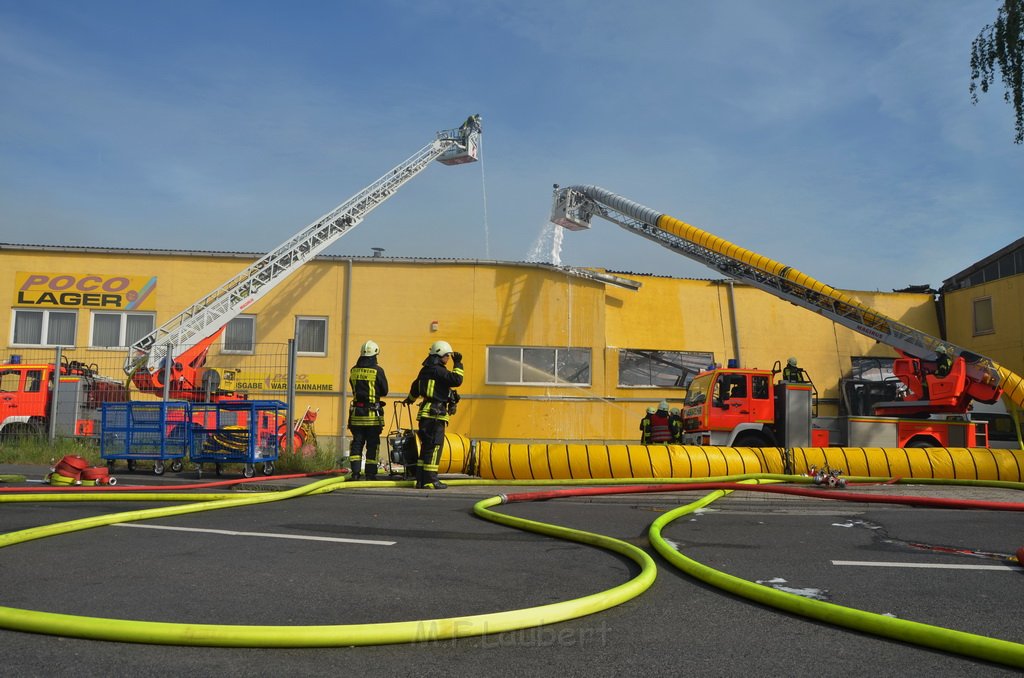 Grossfeuer Poco Lager Koeln Porz Gremberghoven Hansestr P724.jpg - Miklos Laubert